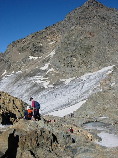 20070805_tambo 044.jpg - While we are on our way back, the crowd is approaching the summit. Getting up early was well worth it!